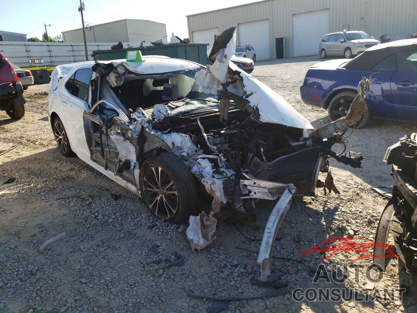 TOYOTA CAMRY 2018 - 4T1B11HK2JU586093