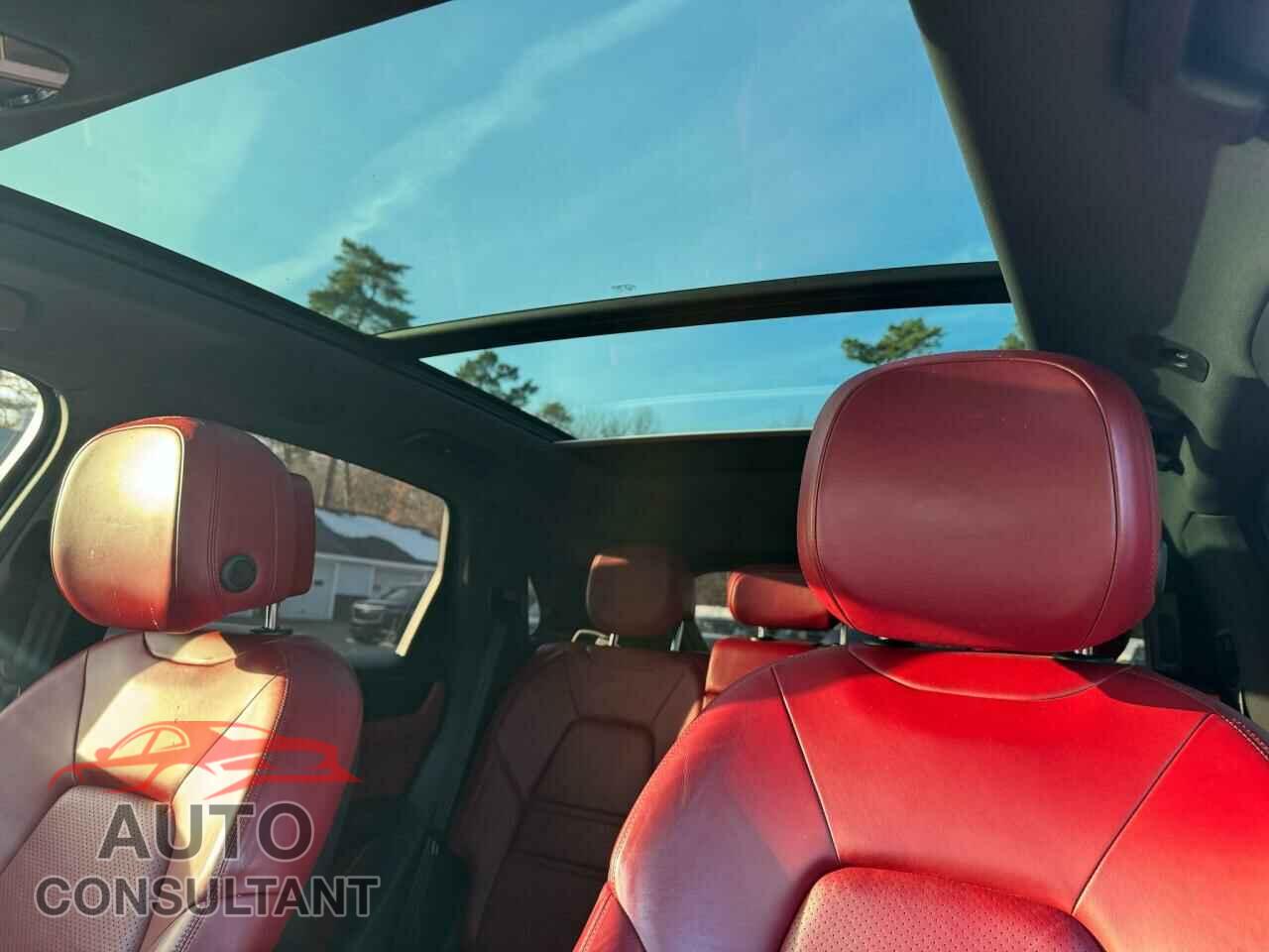 PORSCHE CAYENNE 2019 - WP1AA2AY8KDA02655