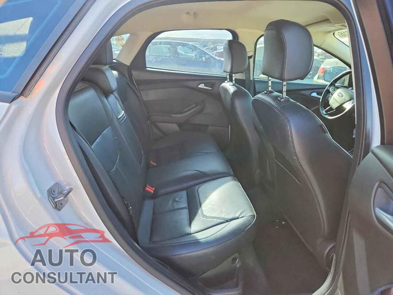 FORD FOCUS 2016 - 1FADP3K2XGL285947