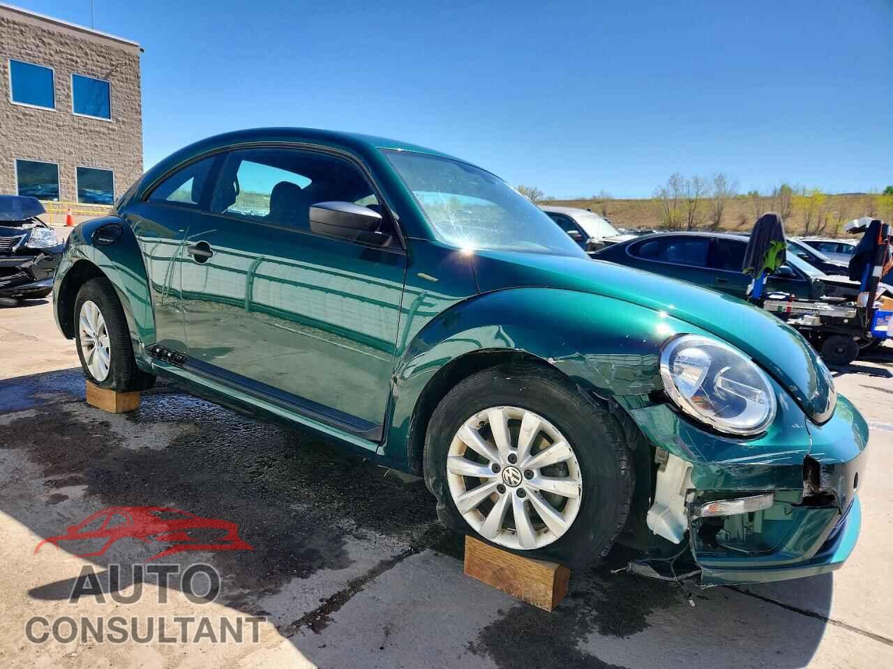 VOLKSWAGEN BEETLE 2017 - 3VWF17AT8HM609867
