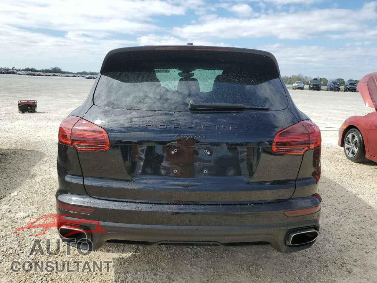 PORSCHE CAYENNE 2018 - WP1AA2A22JKA06559
