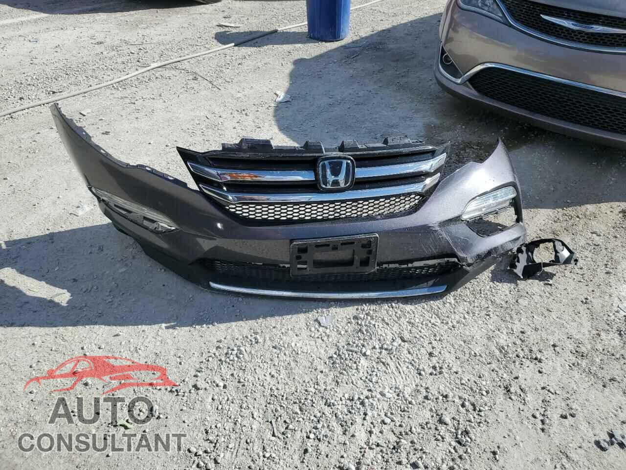 HONDA PILOT 2018 - 5FNYF6H91JB020221