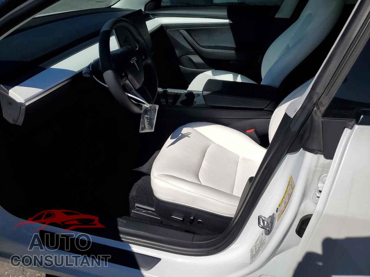 TESLA MODEL 3 2021 - 5YJ3E1EB2MF961060