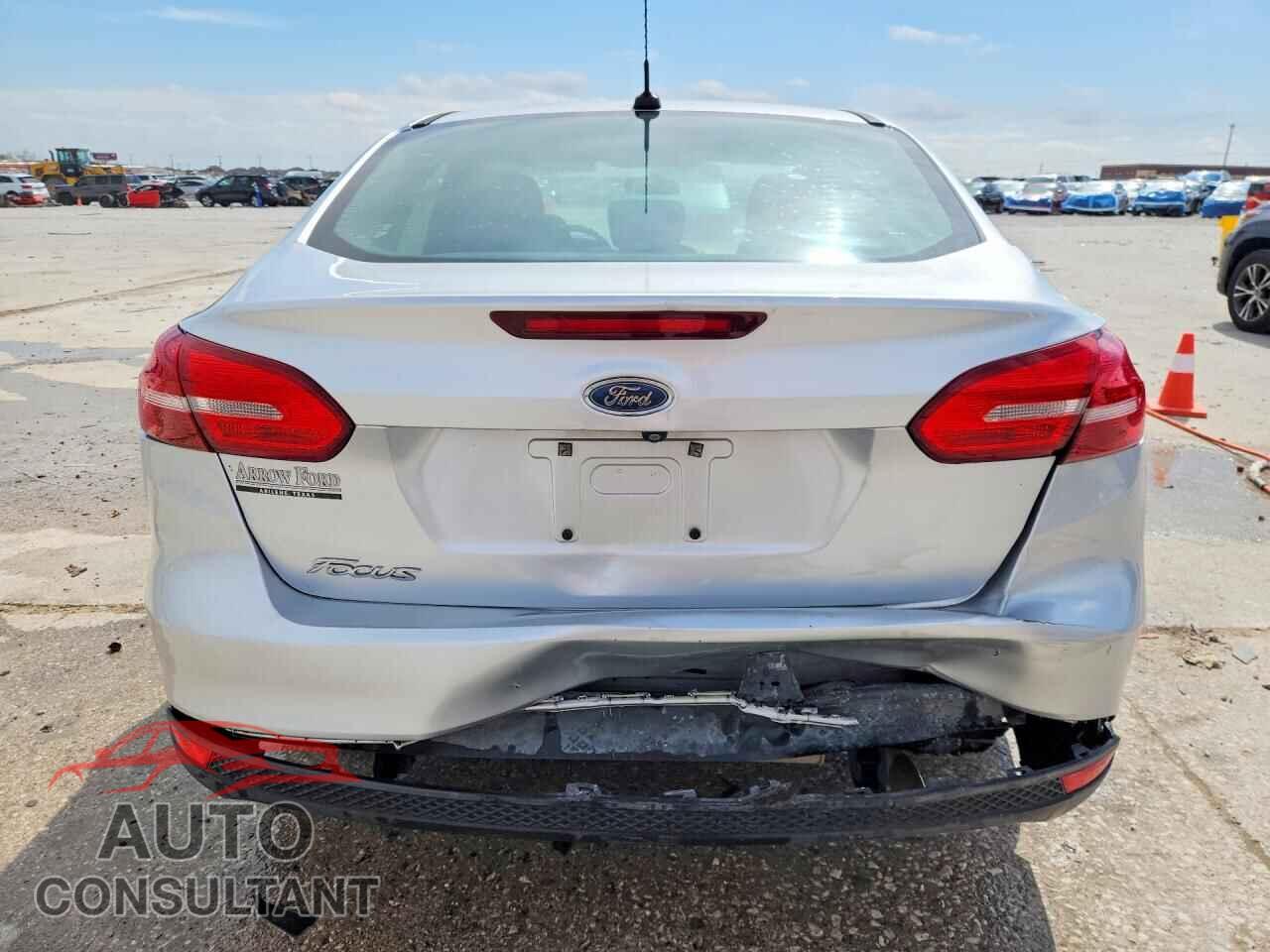FORD FOCUS 2017 - 1FADP3E26HL318536