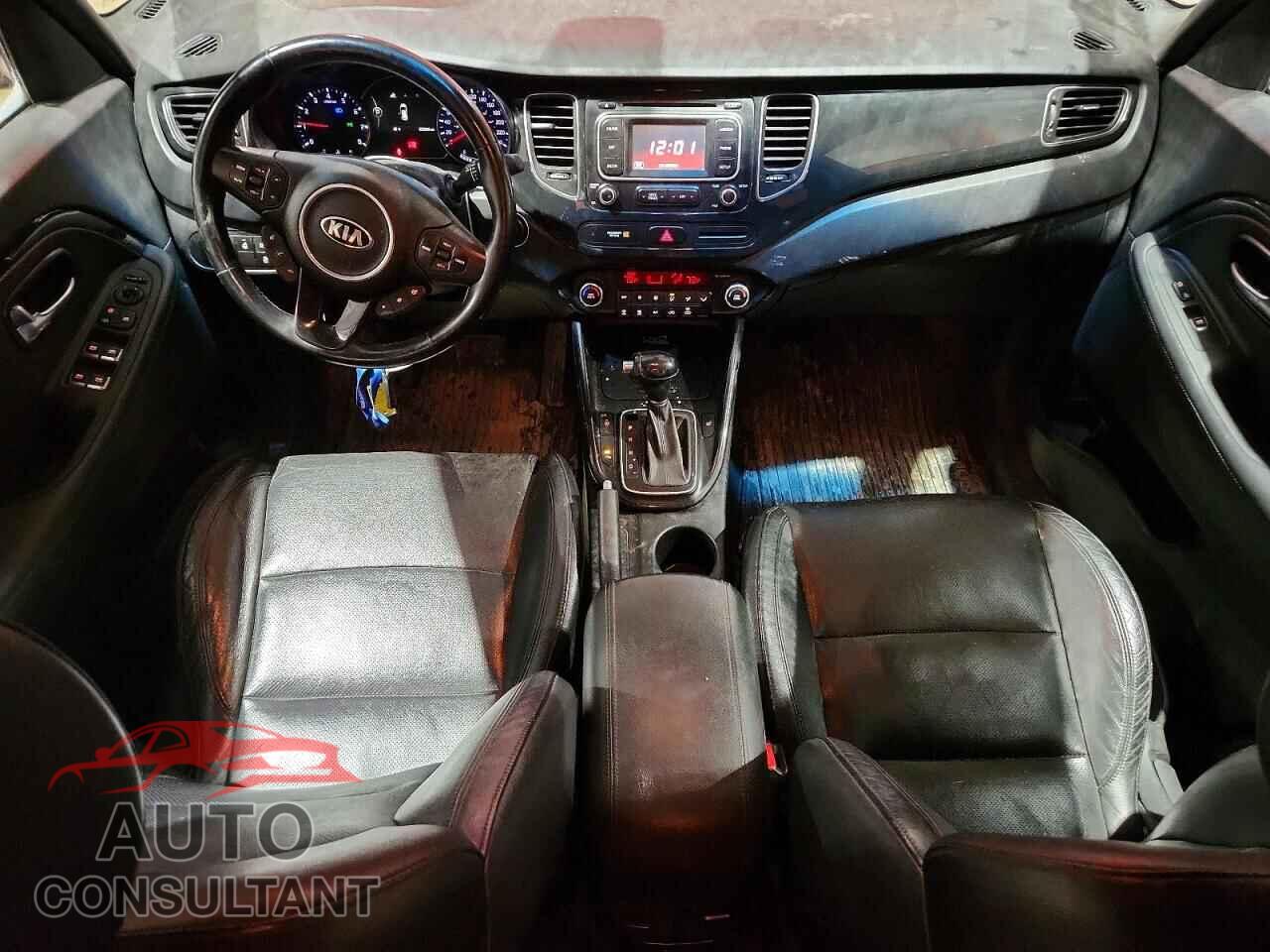 KIA RONDO 2015 - KNAHU8A32F7077416