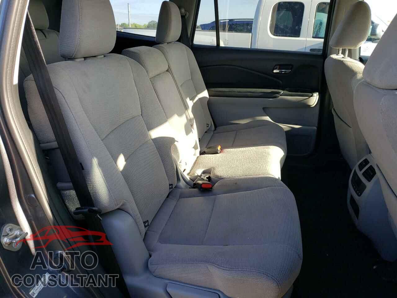 HONDA PILOT 2016 - 5FNYF6H30GB087204