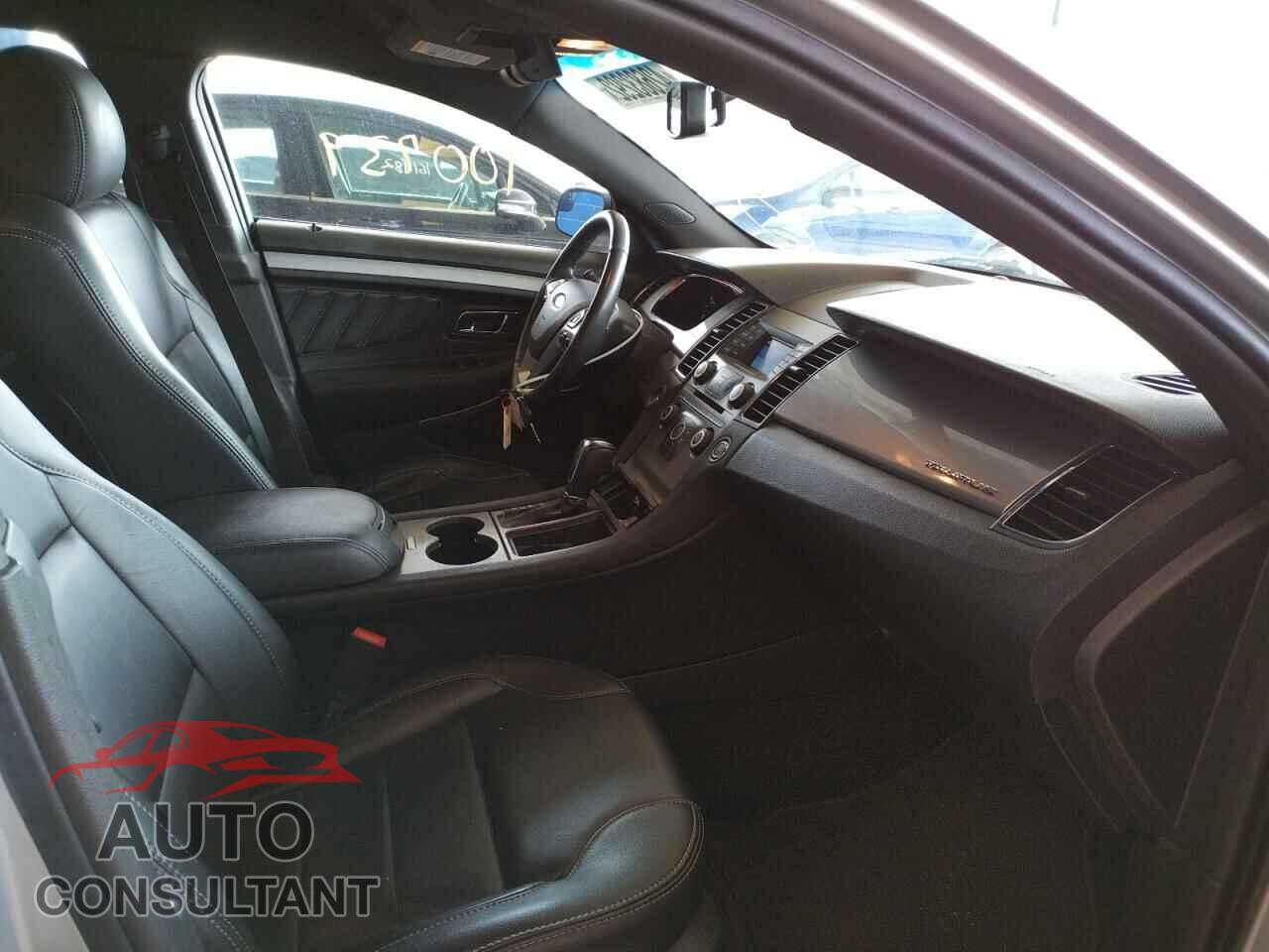 FORD TAURUS 2018 - 1FAHP2E82JG136752