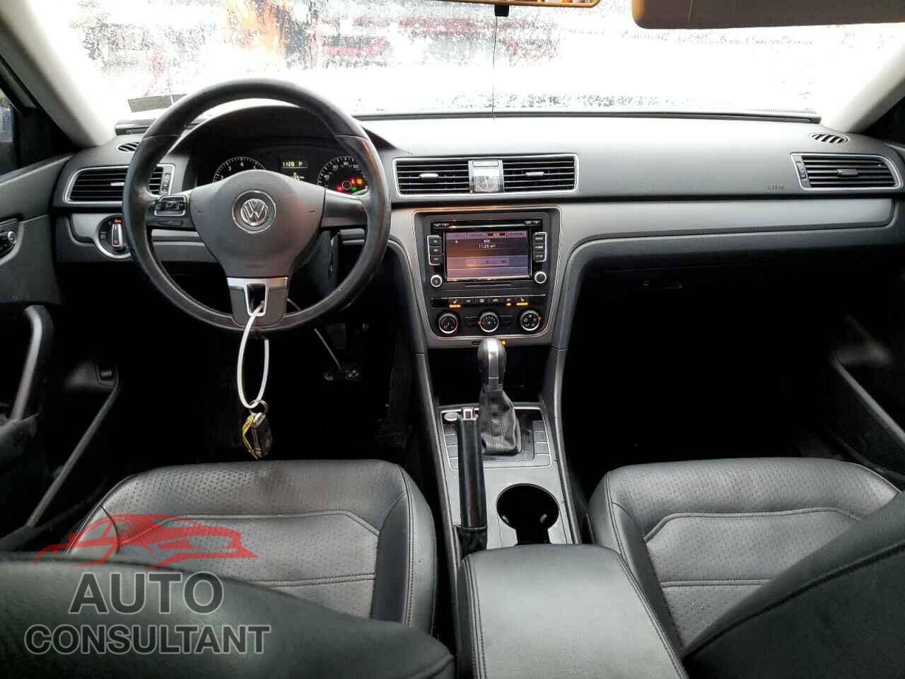 VOLKSWAGEN PASSAT 2015 - 1VWAT7A39FC109090