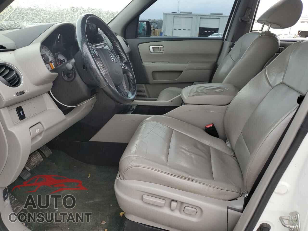 HONDA PILOT 2015 - 5FNYF3H56FB025840