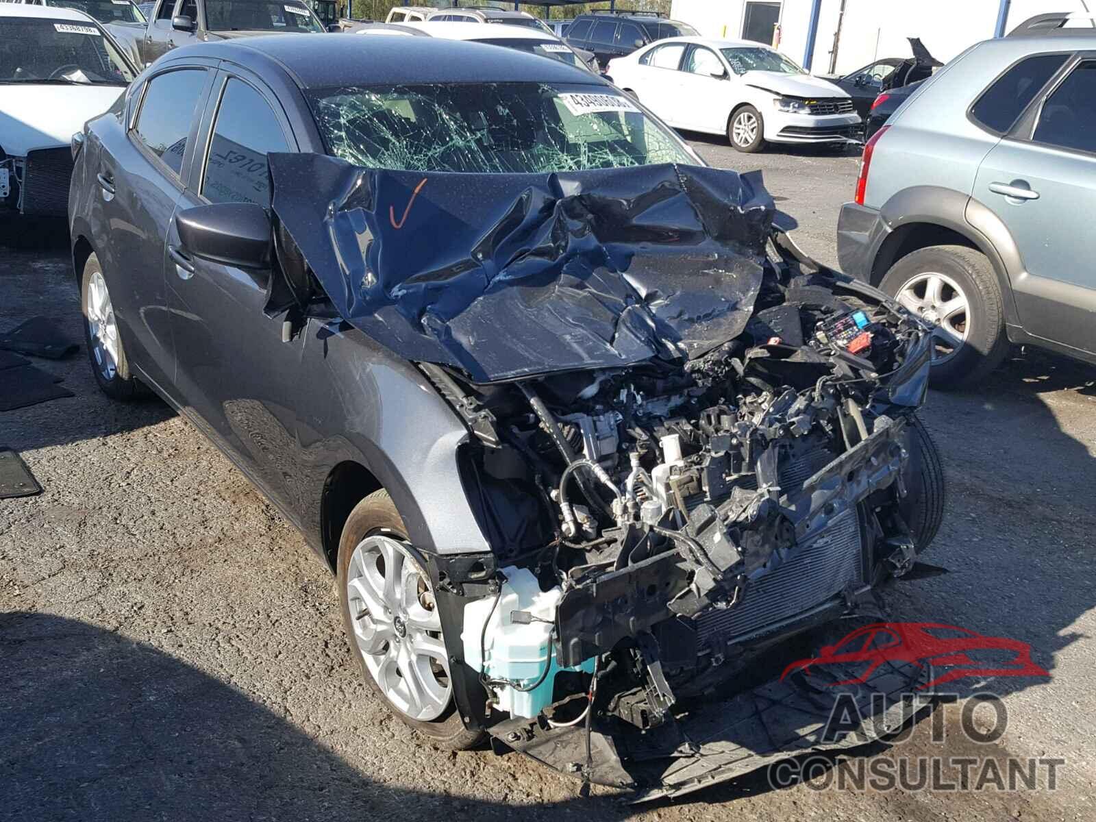 TOYOTA YARIS 2017 - 3MYDLBYV6HY168734