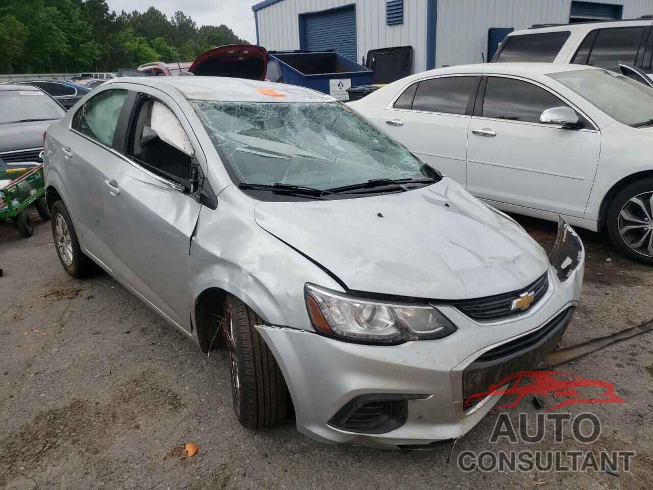 CHEVROLET SONIC 2018 - 1G1JD5SH4J4100596