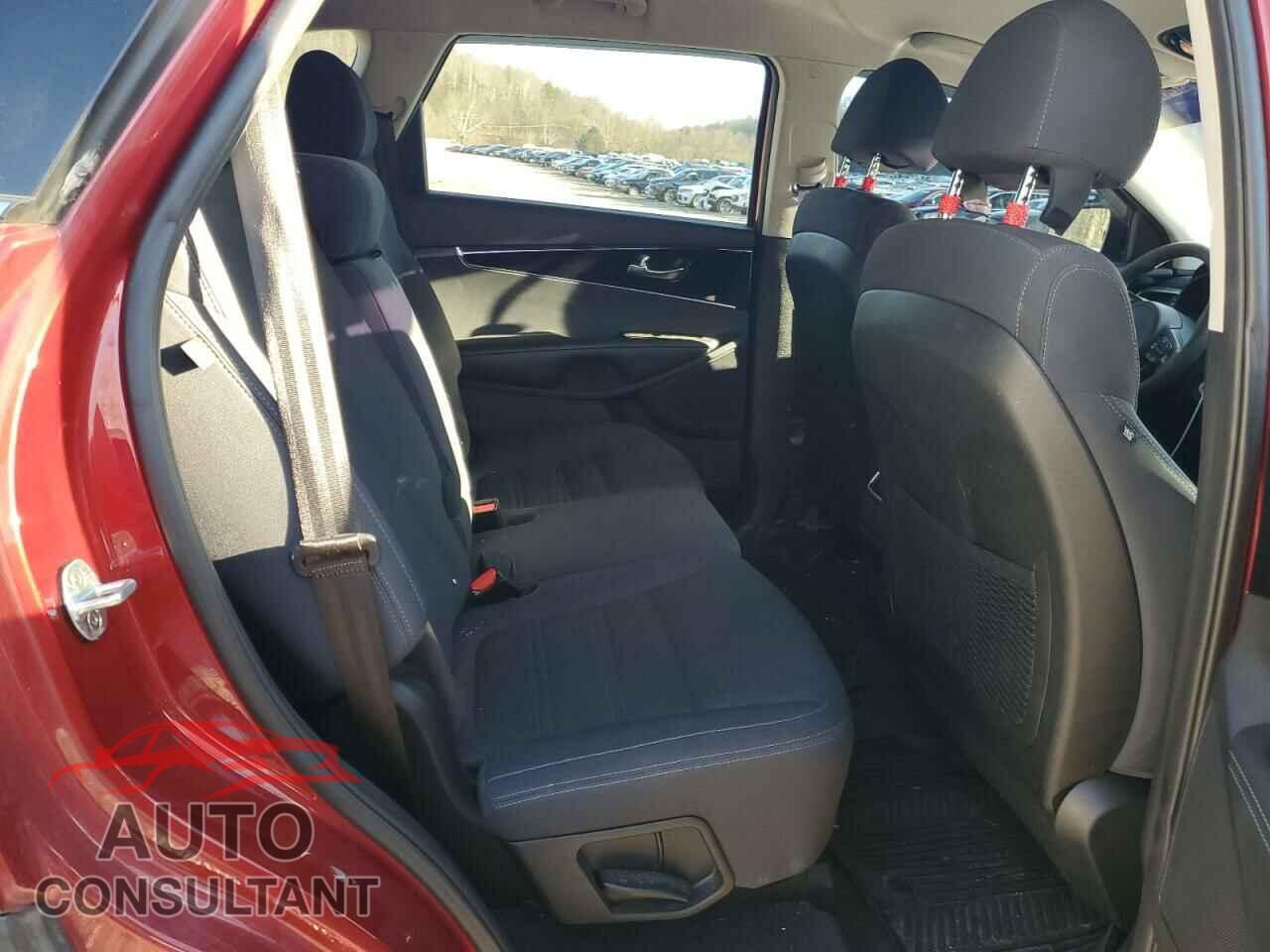KIA SORENTO 2018 - 5XYPGDA36JG410680