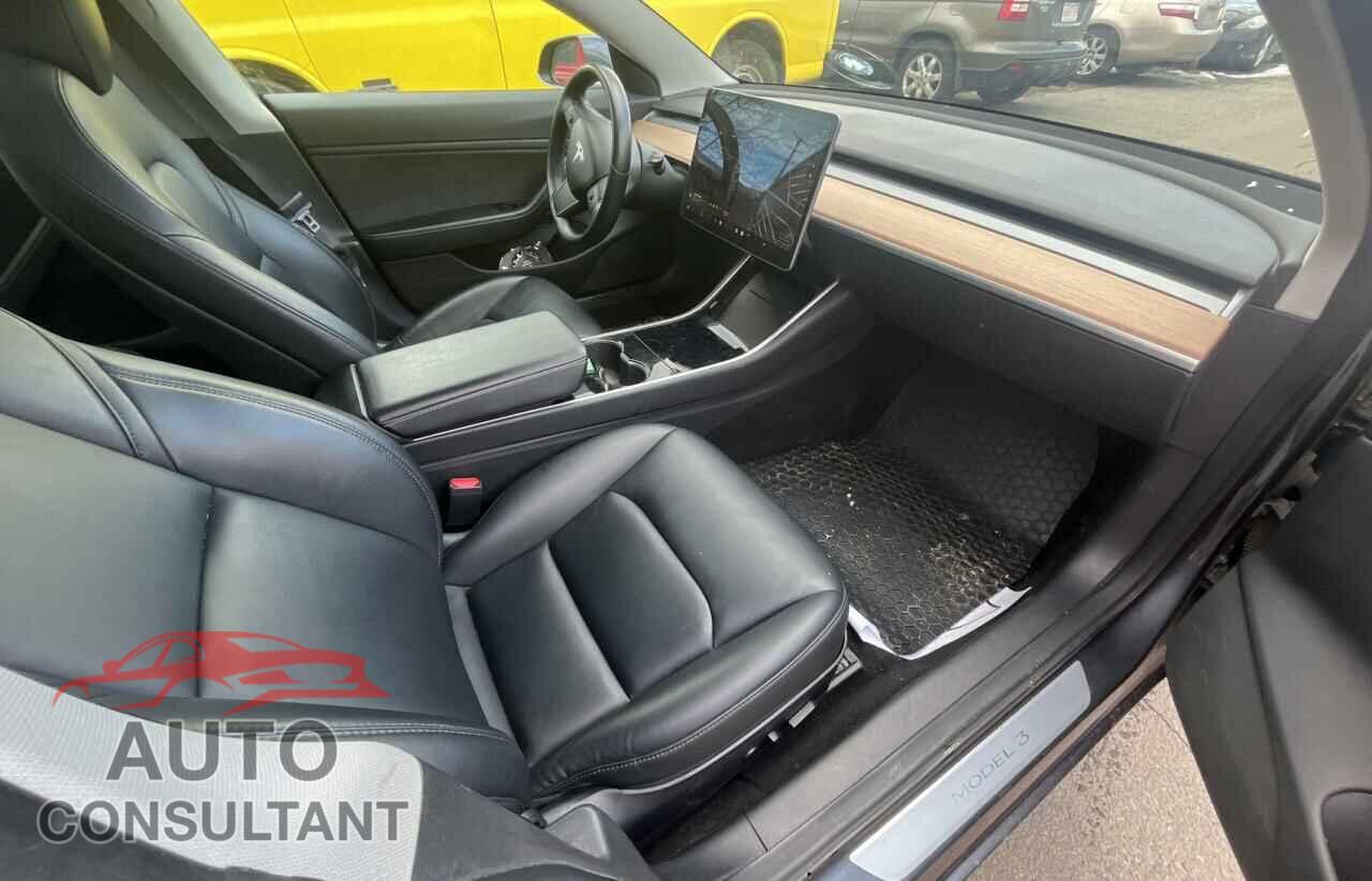 TESLA MODEL 3 2018 - 5YJ3E1EB5JF128526
