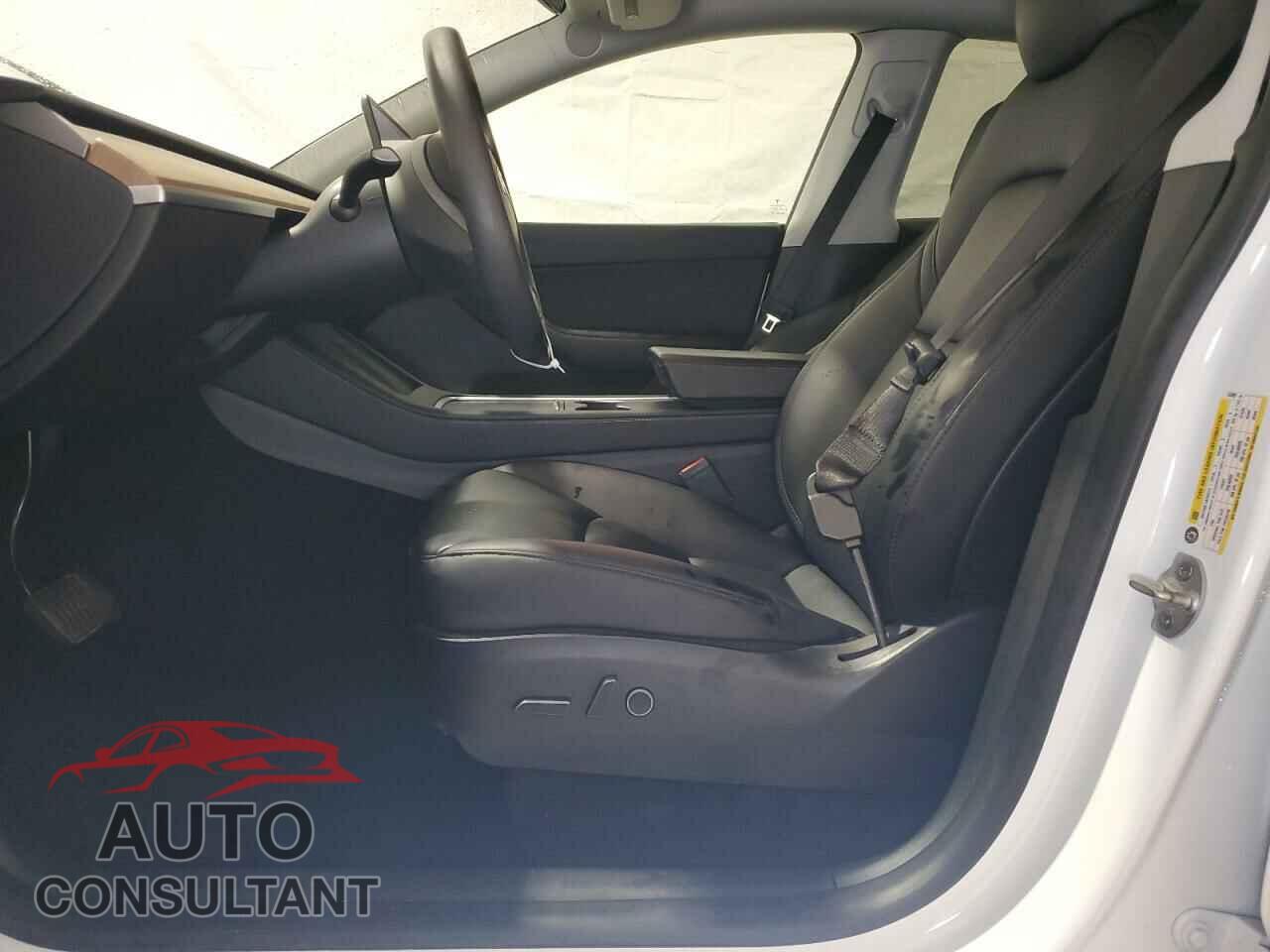 TESLA MODEL Y 2021 - 5YJYGAEE7MF243899