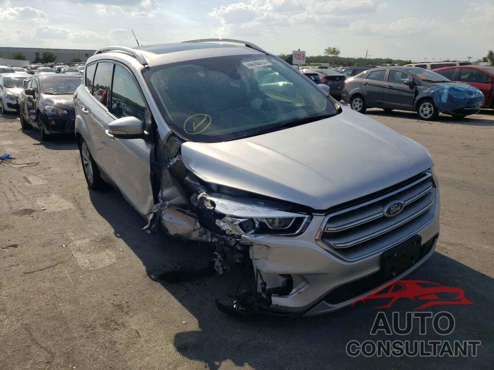 FORD ESCAPE 2017 - 1FMCU9J9XHUE52010