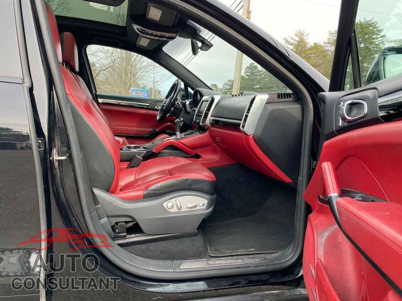 PORSCHE CAYENNE 2016 - WP1AA2A21GKA08716