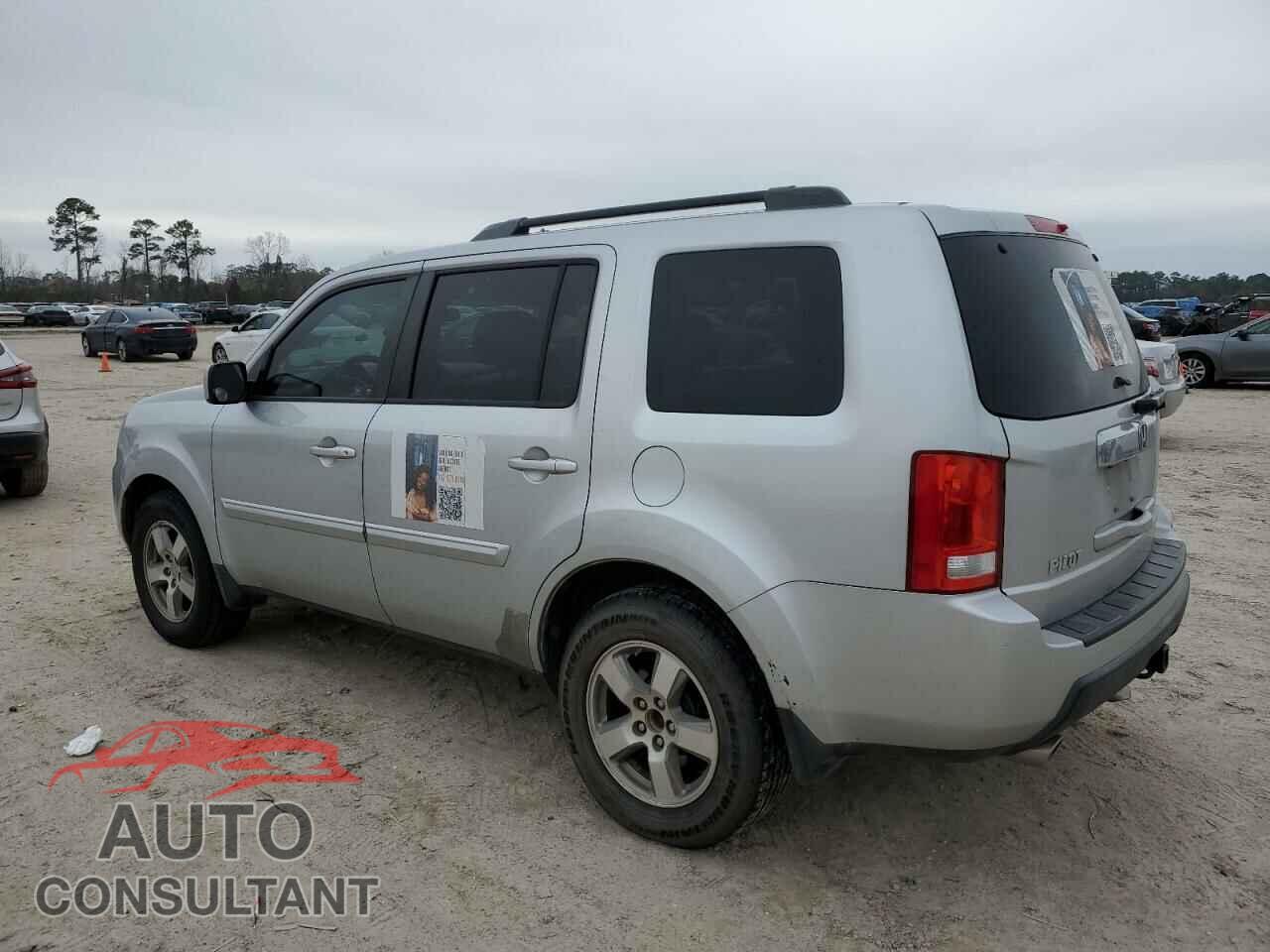 HONDA PILOT 2011 - 5FNYF3H44BB009220