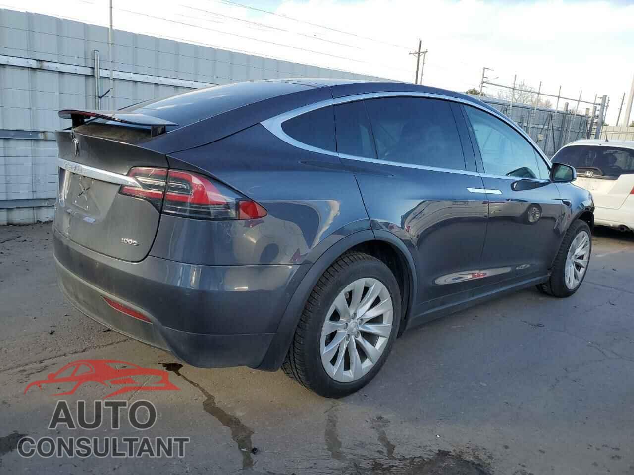 TESLA MODEL X 2017 - 5YJXCDE22HF044795