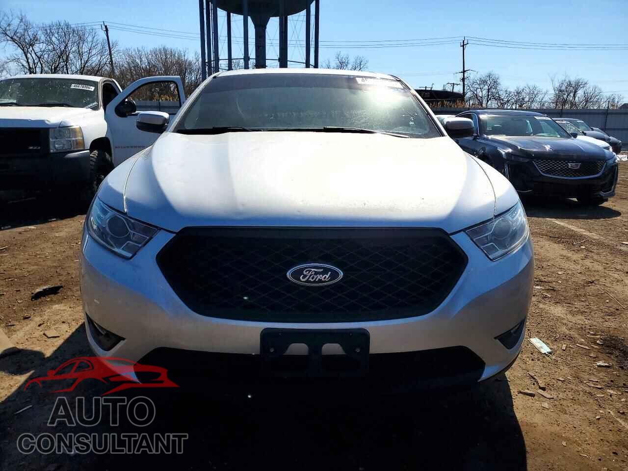 FORD TAURUS 2018 - 1FAHP2H85JG117401
