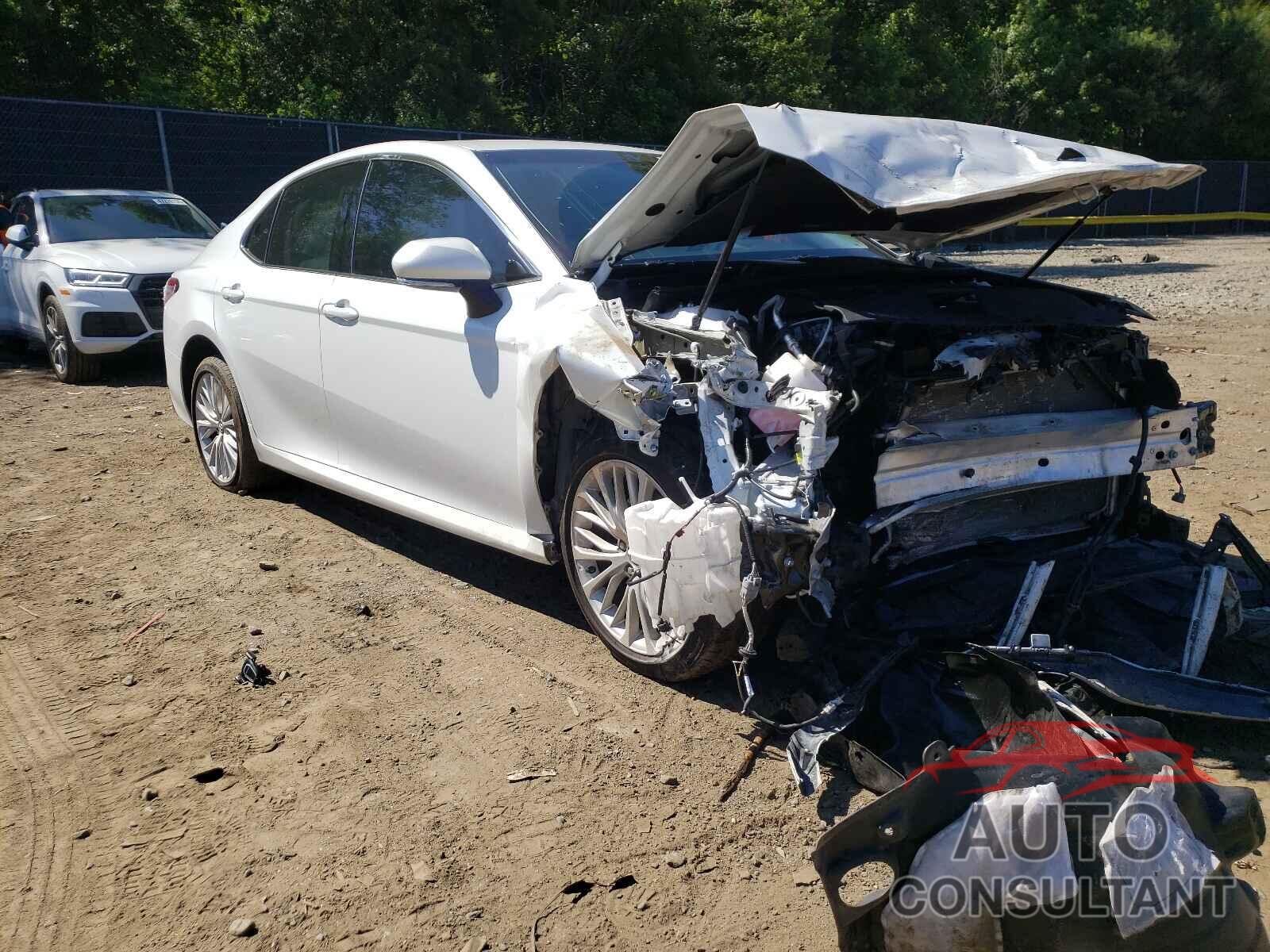 TOYOTA CAMRY 2018 - 4T1B11HK5JU075588
