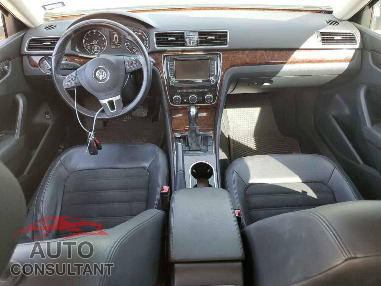VOLKSWAGEN PASSAT 2013 - 1VWCH7A30DC002386