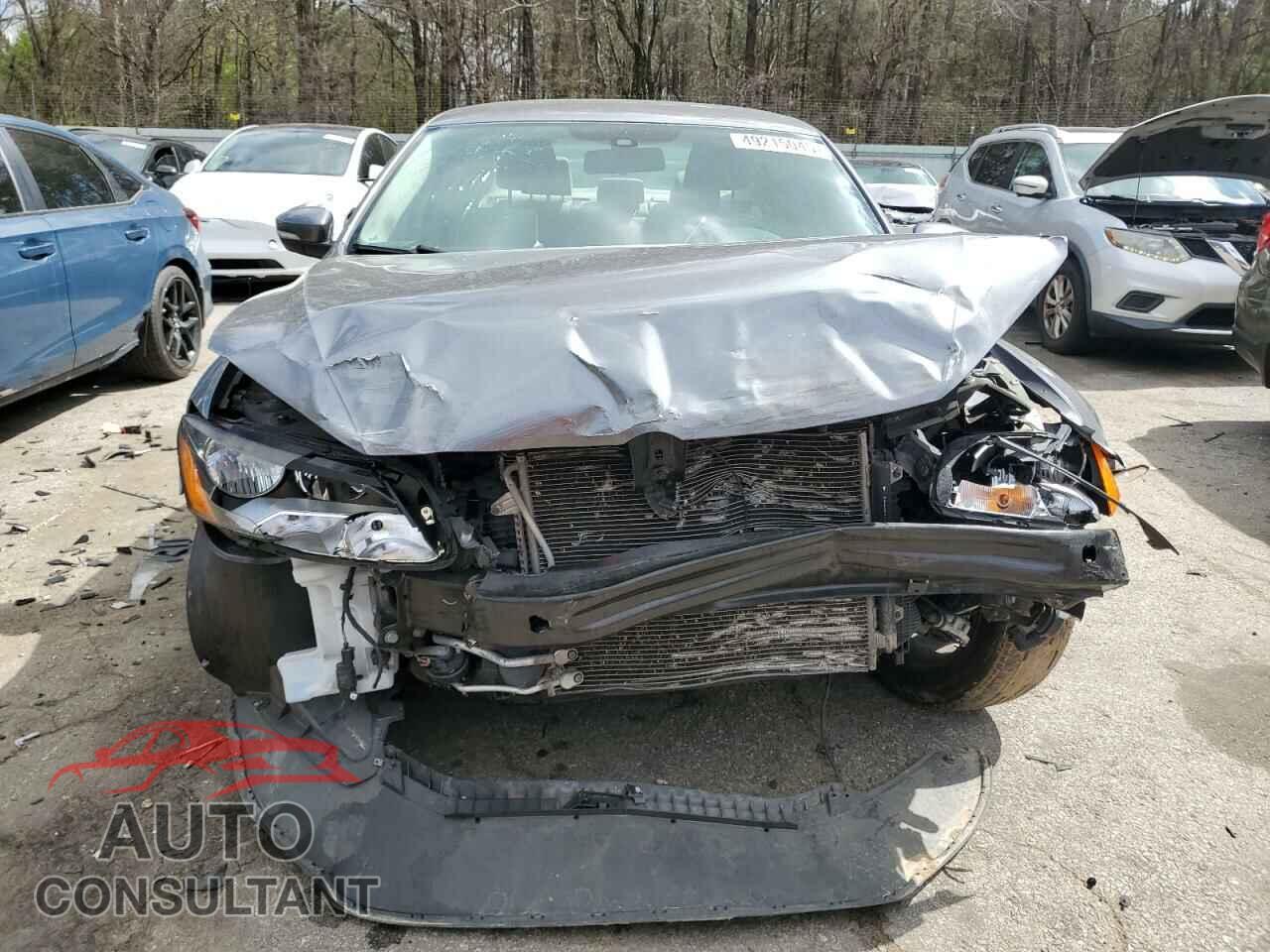VOLKSWAGEN PASSAT 2015 - 1VWBT7A32FC017548