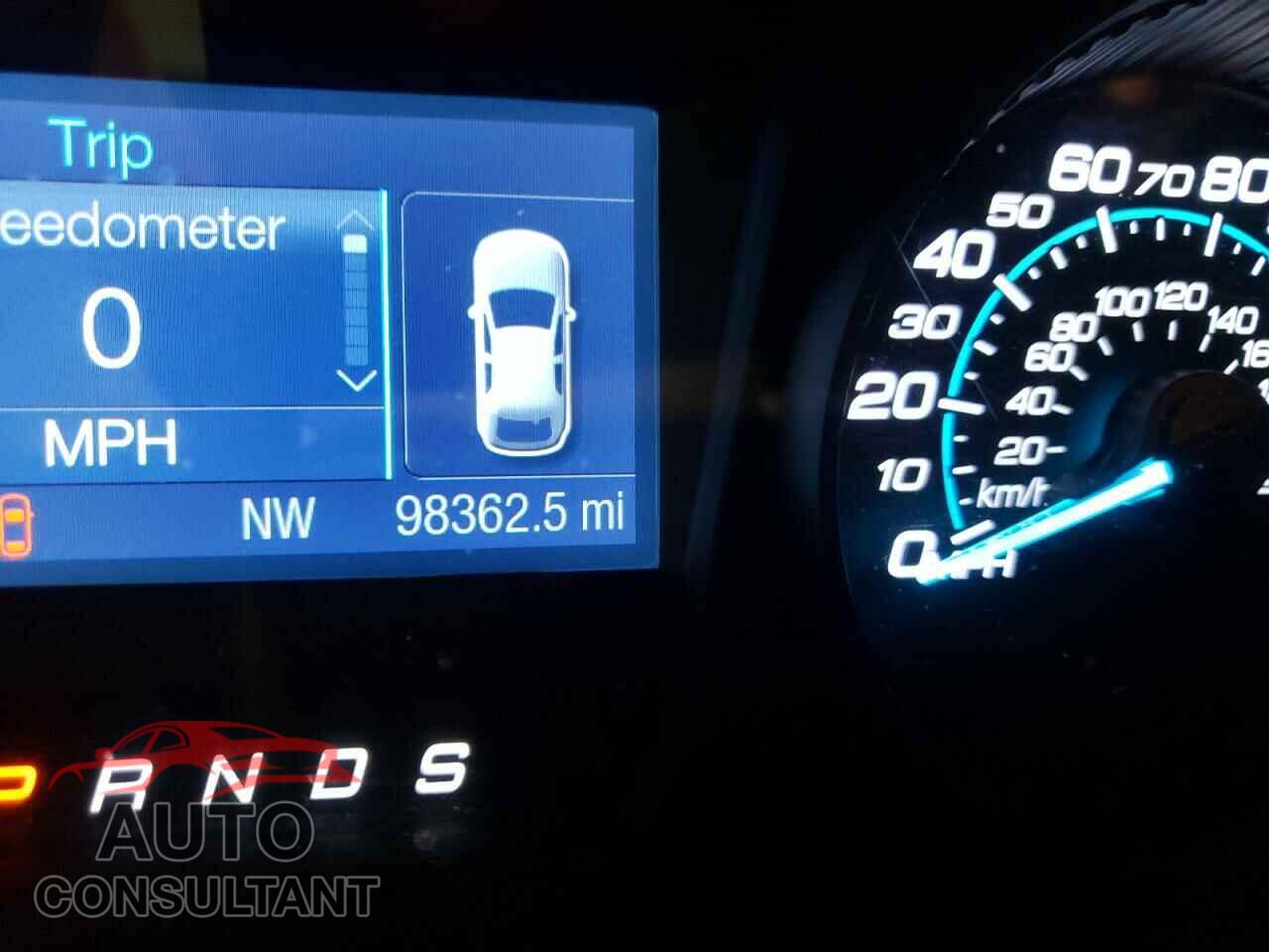 FORD TAURUS 2017 - 1FAHP2E88HG140086