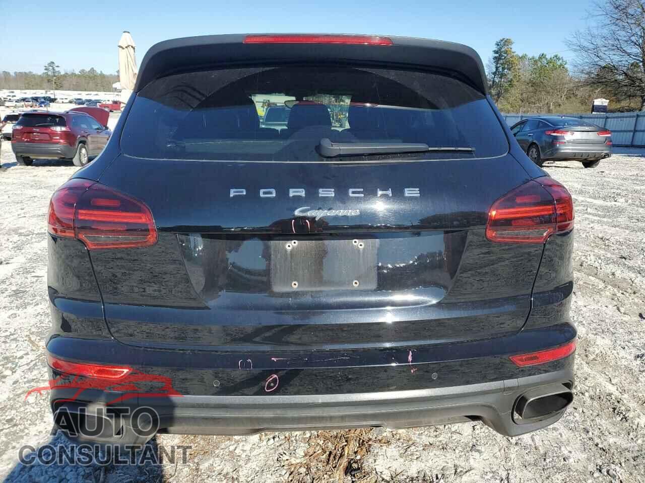 PORSCHE CAYENNE 2018 - WP1AA2A28JKA00944