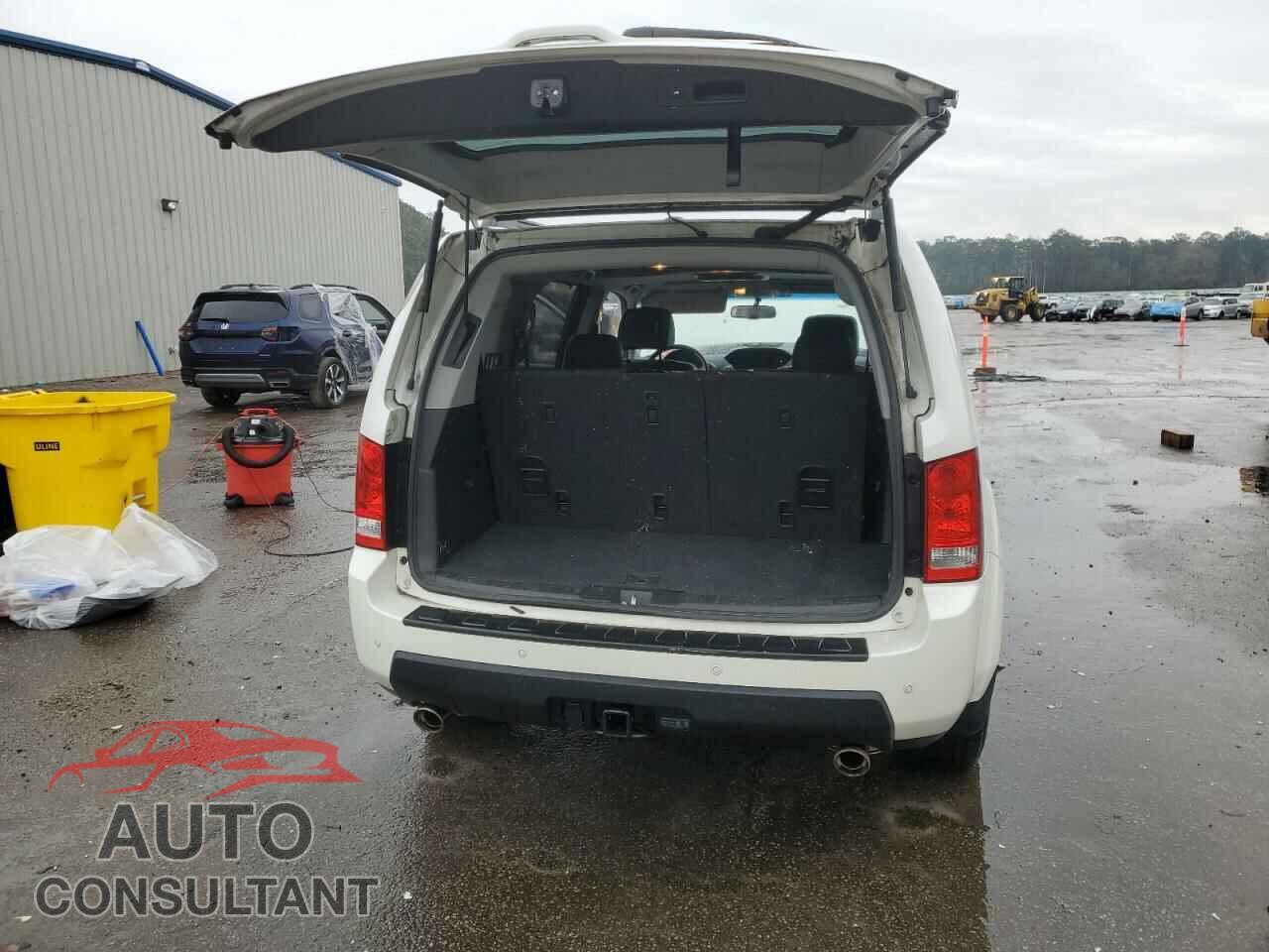 HONDA PILOT 2011 - 5FNYF4H90BB101930