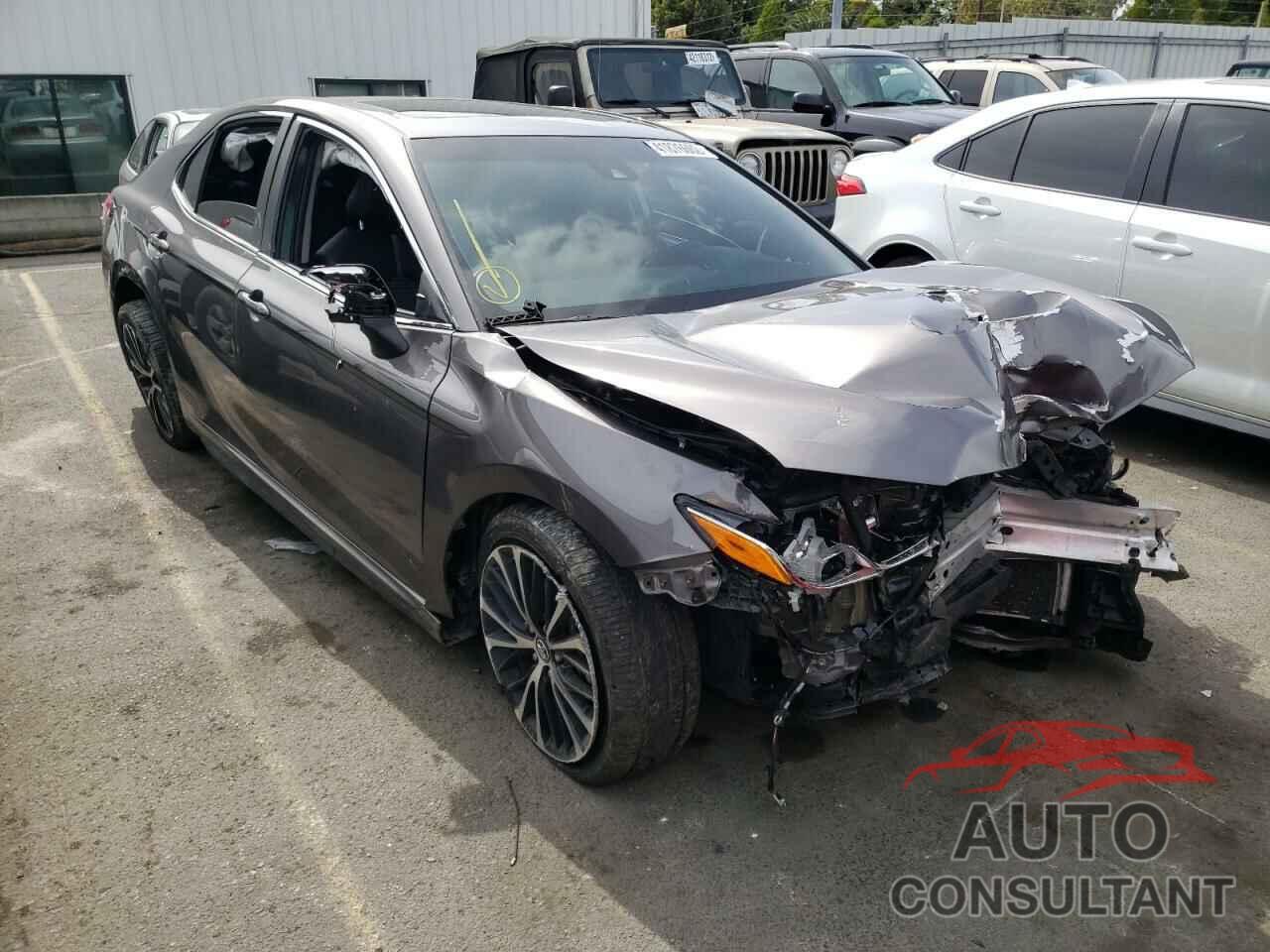 TOYOTA CAMRY 2018 - 4T1B11HK0JU508556