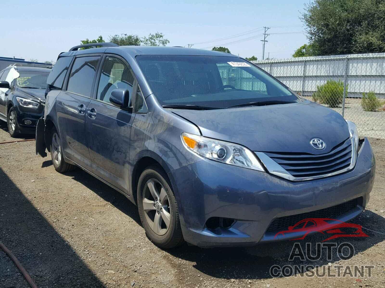 TOYOTA SIENNA LE 2015 - 5TDKK3DC7FS544039