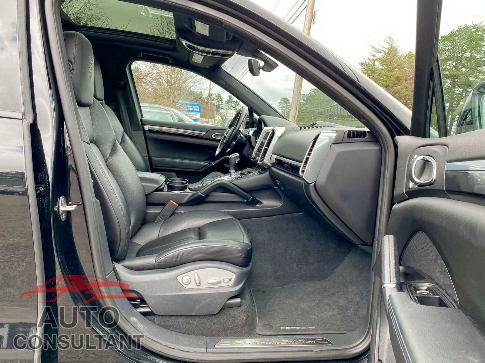 PORSCHE CAYENNE 2017 - WP1AA2A20HKA80377