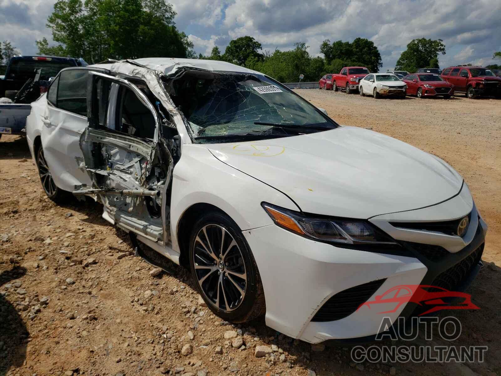 TOYOTA CAMRY 2018 - 4T1B11HK4JU032117