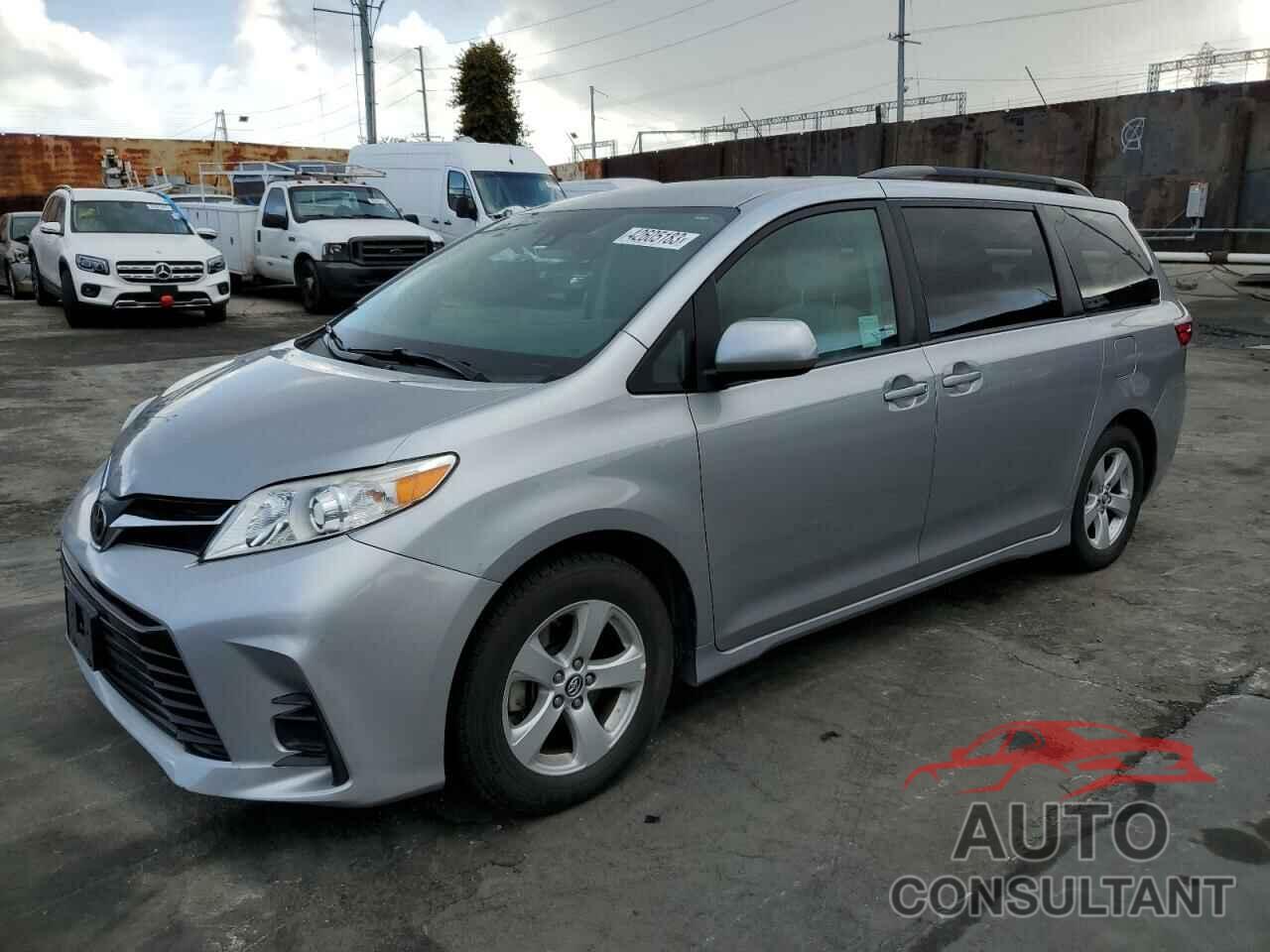 TOYOTA SIENNA 2018 - 5TDKZ3DC5JS929863