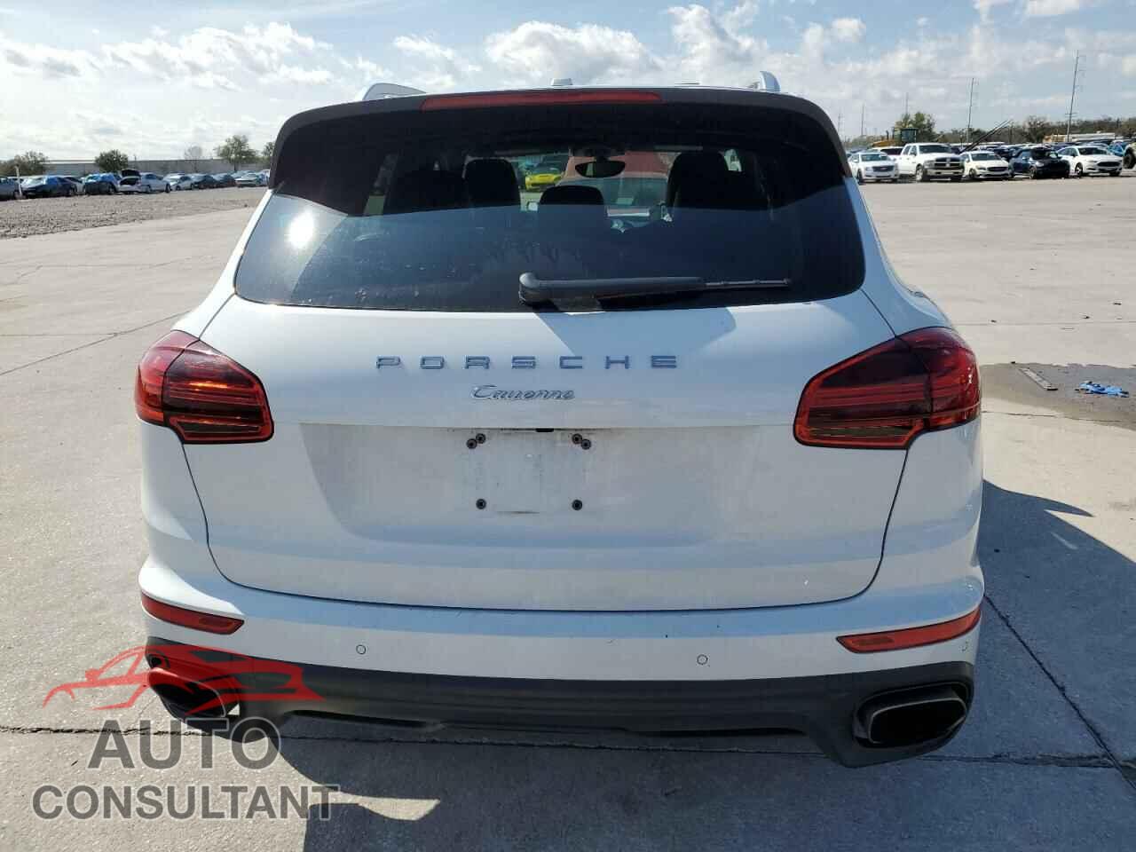 PORSCHE CAYENNE 2016 - WP1AA2A28GKA36173