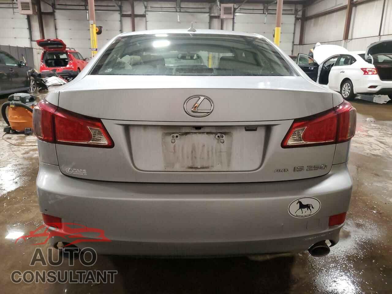 LEXUS IS 2013 - JTHCF5C26D5061947