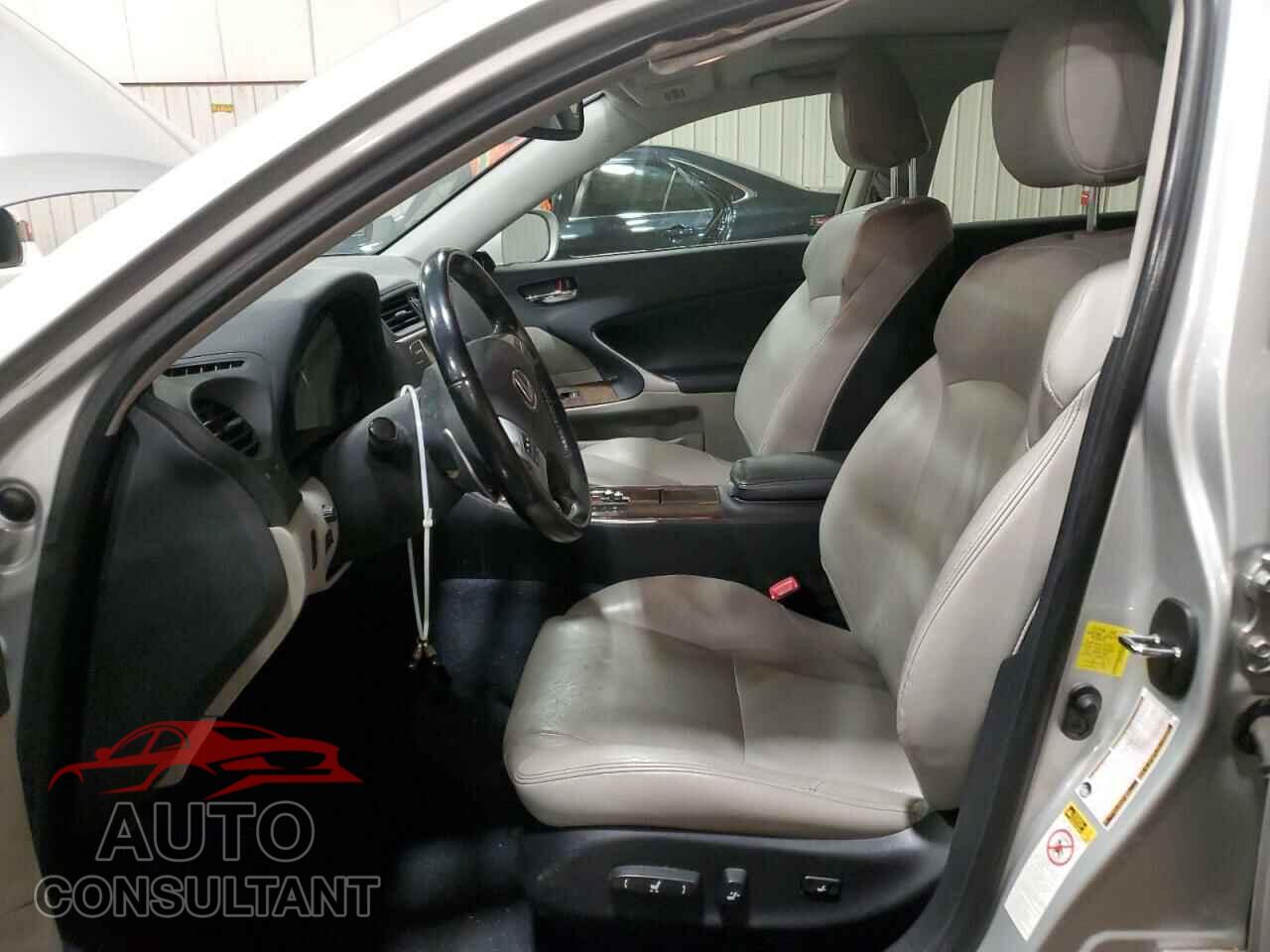 LEXUS IS 2013 - JTHCF5C26D5061947