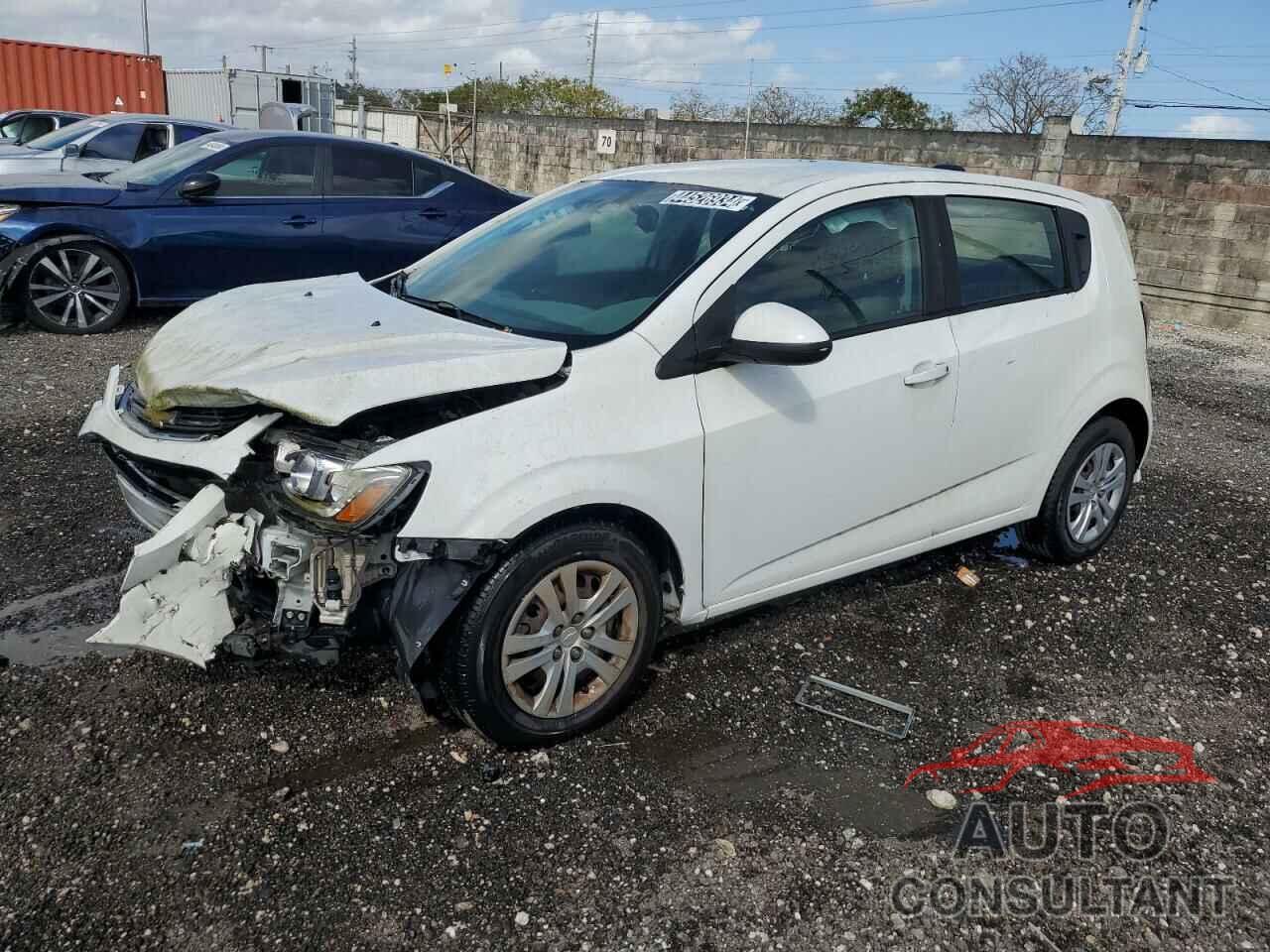 CHEVROLET SONIC 2018 - 1G1JG6SH9J4104205