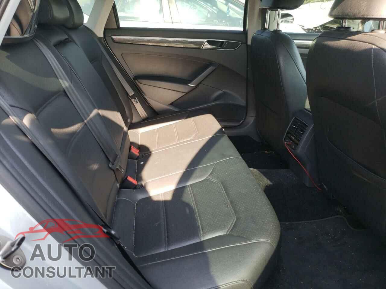 VOLKSWAGEN PASSAT 2017 - 1VWGT7A35HC004995
