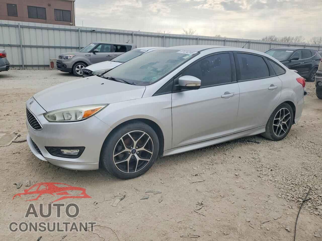 FORD FOCUS 2015 - 1FADP3FE2FL248426