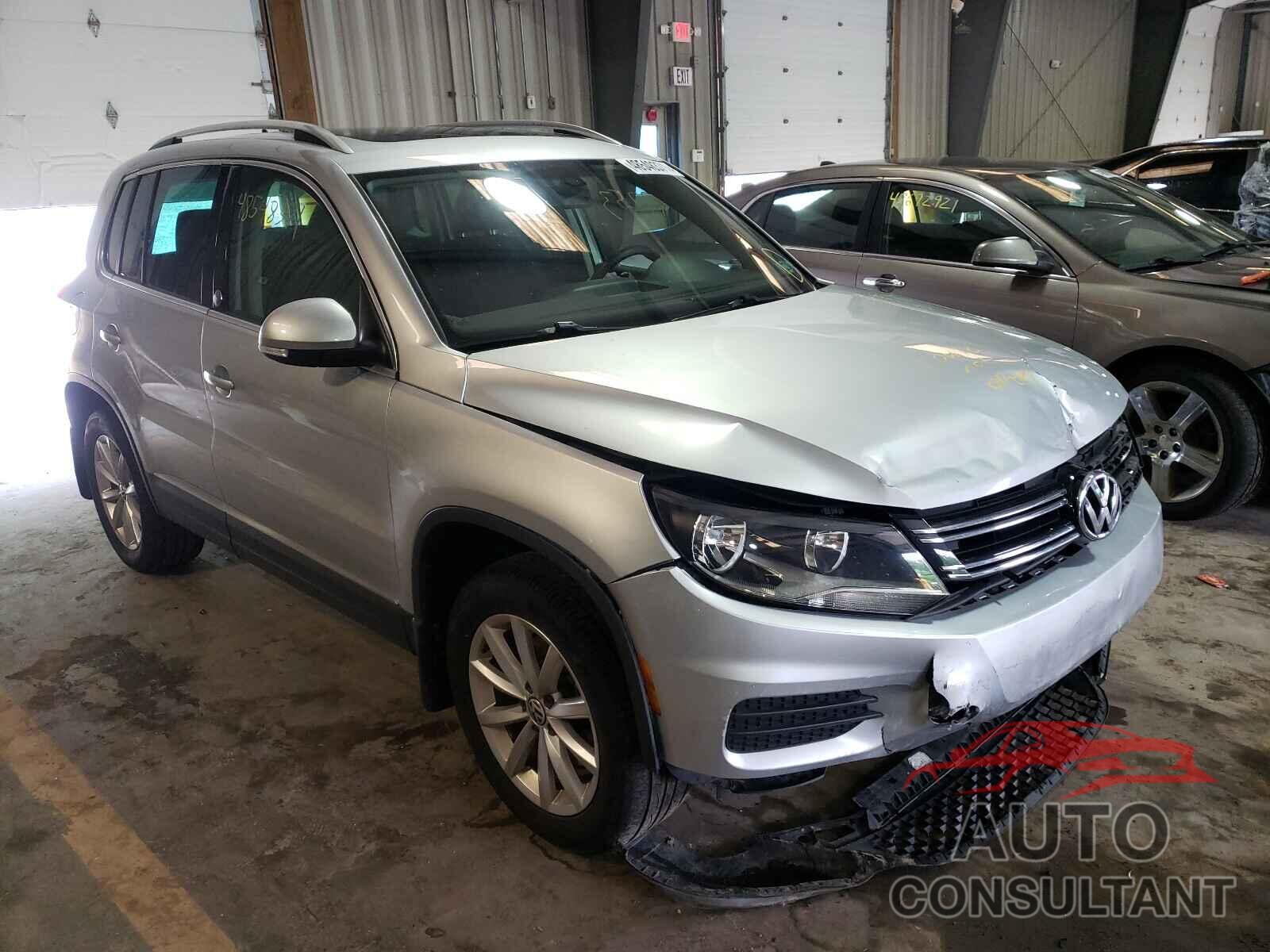 VOLKSWAGEN TIGUAN 2017 - WVGSV7AX4HK003753