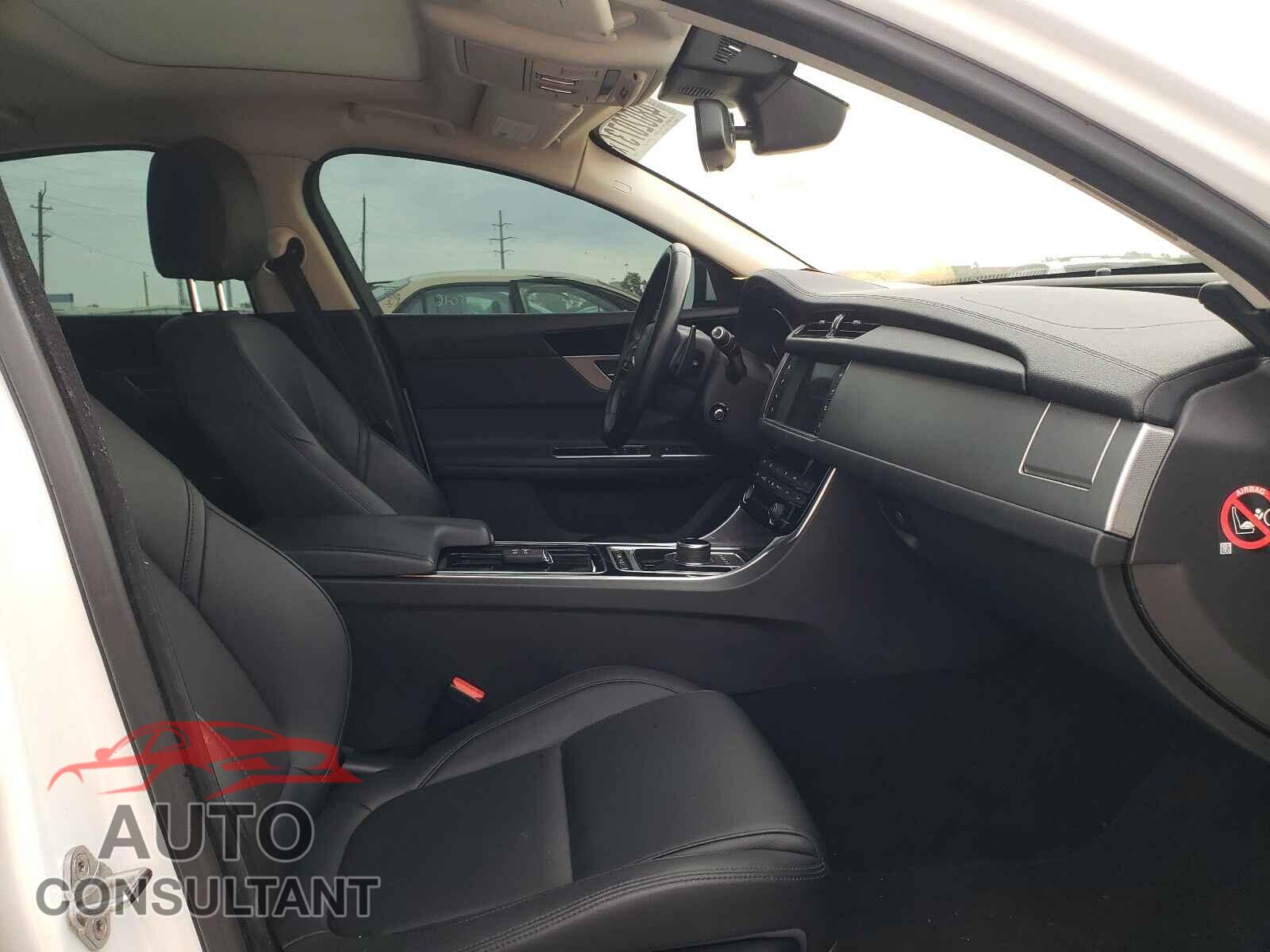 JAGUAR XF 2017 - SAJBD4BVXHCY30154