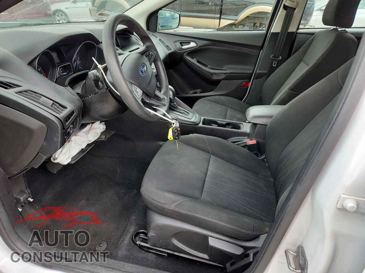 FORD FOCUS 2015 - 1FADP3K28FL263685