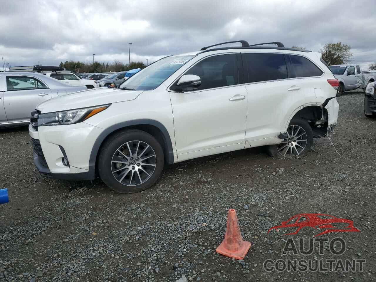 TOYOTA HIGHLANDER 2018 - 5TDKZRFH0JS539300