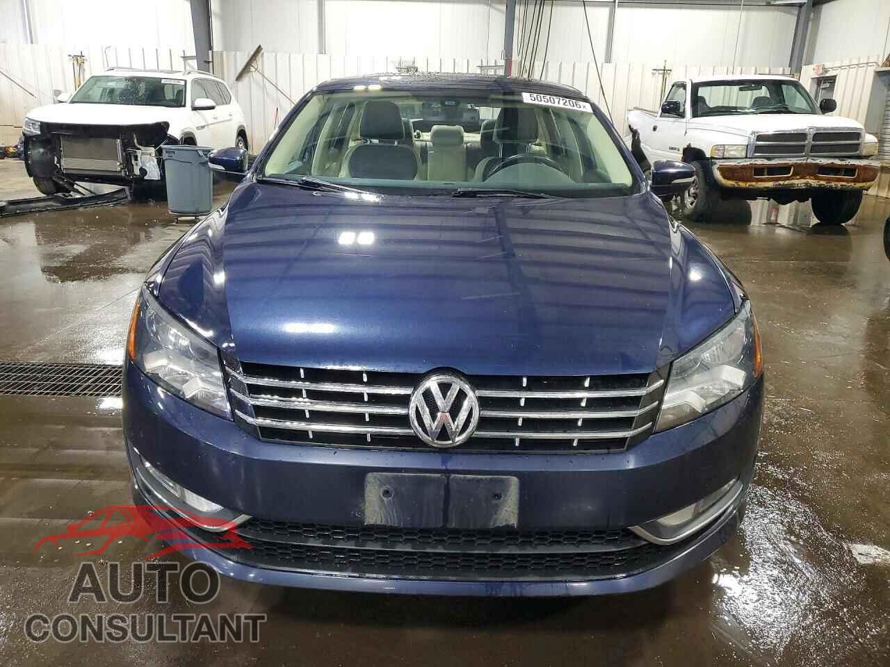 VOLKSWAGEN PASSAT 2015 - 1VWCV7A31FC061829