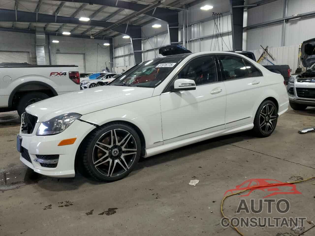 MERCEDES-BENZ C-CLASS 2013 - WDDGF8AB6DR250586