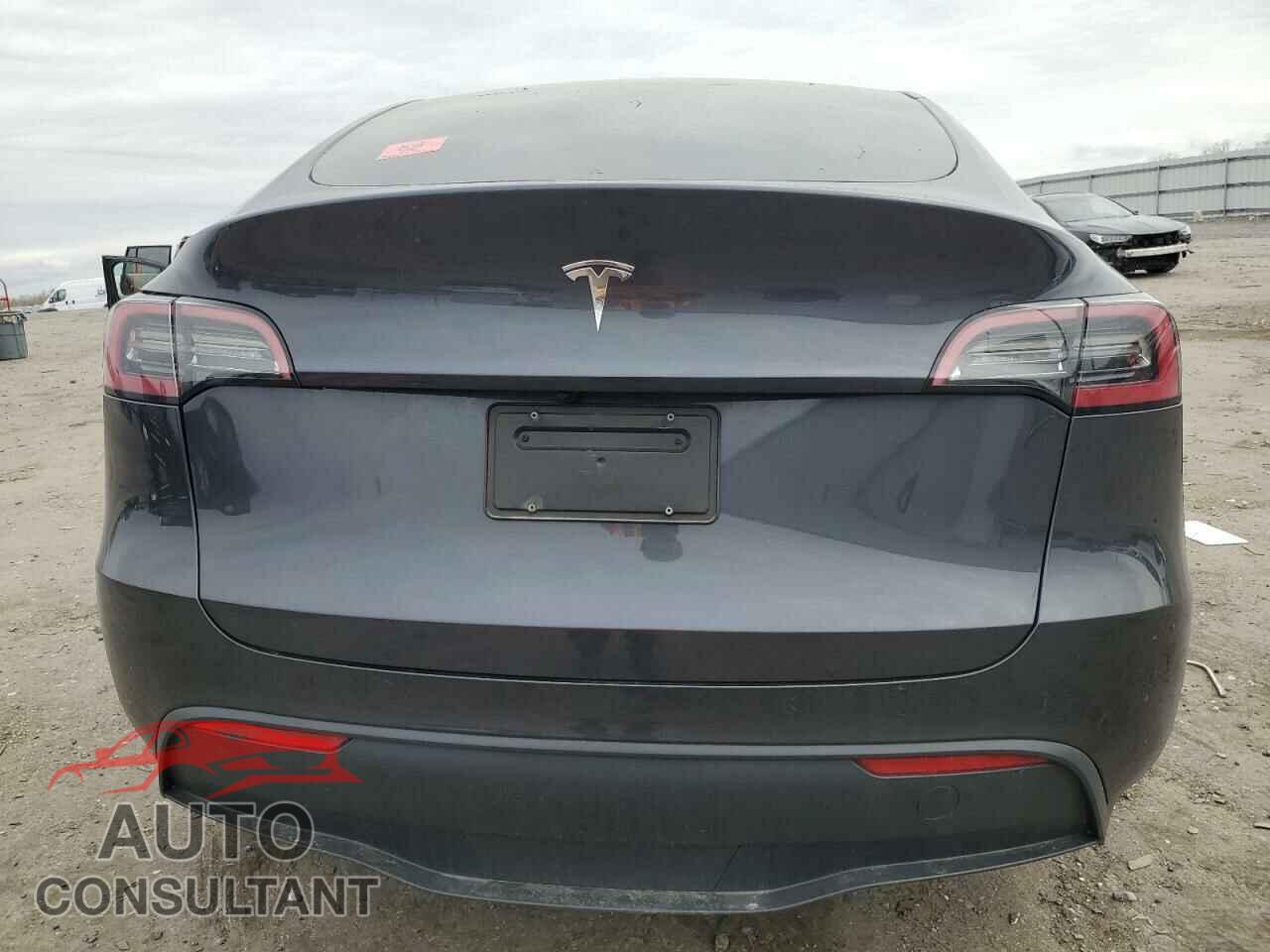 TESLA MODEL Y 2024 - 7SAYGDED1RF092027