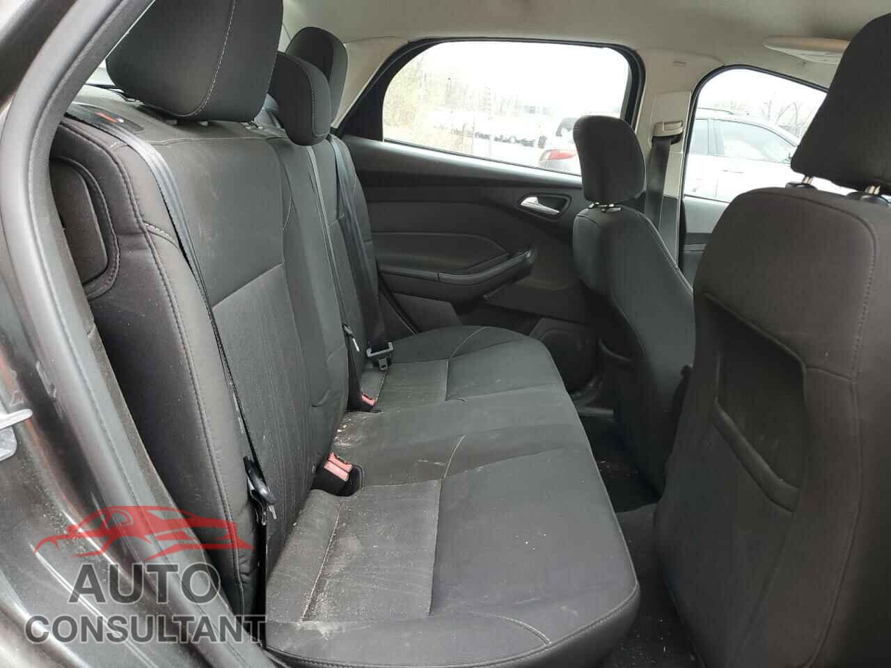 FORD FOCUS 2016 - 1FADP3F2XGL303275