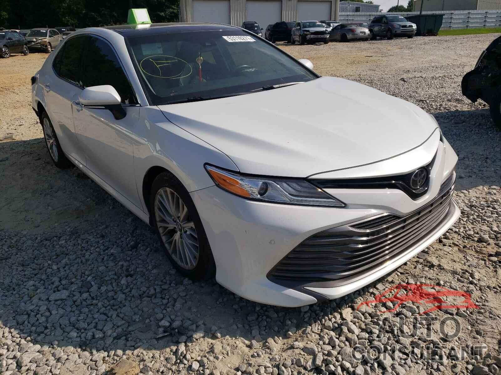 TOYOTA CAMRY 2018 - 4T1B11HK6JU046858