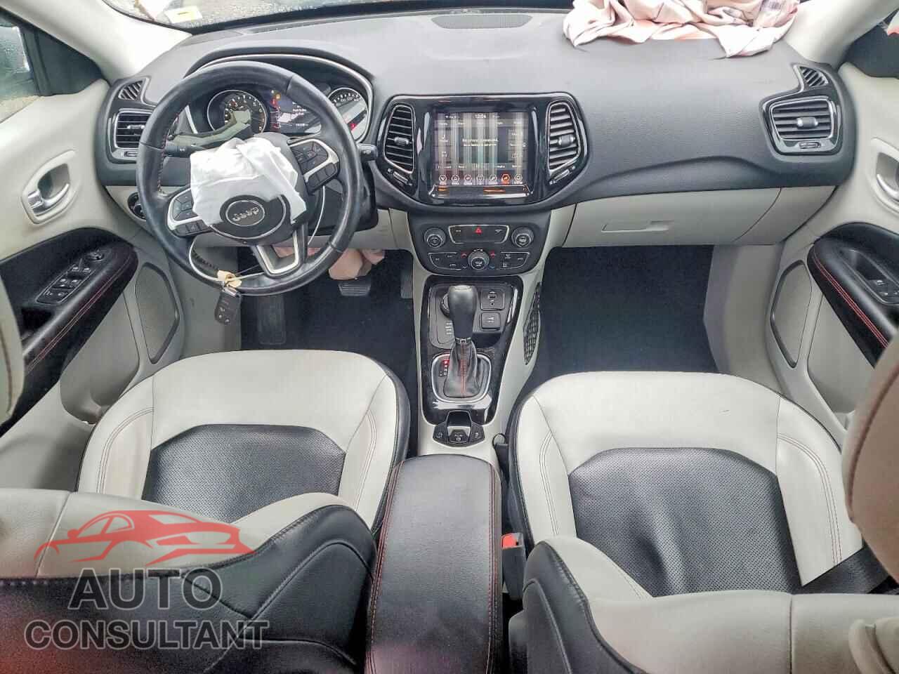 JEEP COMPASS 2018 - 3C4NJDCB8JT270024